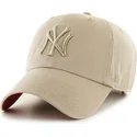 beige-gebogener-kappe-mit-beigem-new-york-yankees-logo-mlb-clean-up-von-47-brand