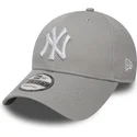 cap-zaoblena-gray-adjustable-strap-9forty-essential-new-york-yankees-mlb-new-era