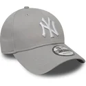 cap-zaoblena-gray-adjustable-strap-9forty-essential-new-york-yankees-mlb-new-era