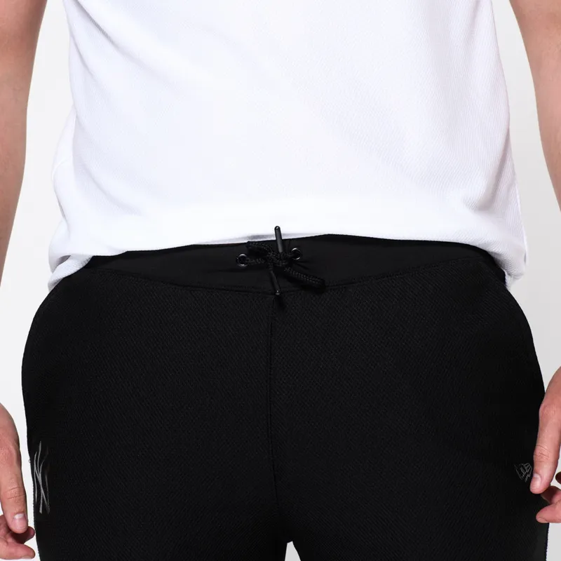 nohavice-dlhe-nohavice-cierna-jogger-stealth-new-york-yankees-mlb-new-era nohavice-dlhe-nohavice-cierna-jogger-stealth-new-york-yankees-mlb-new-era