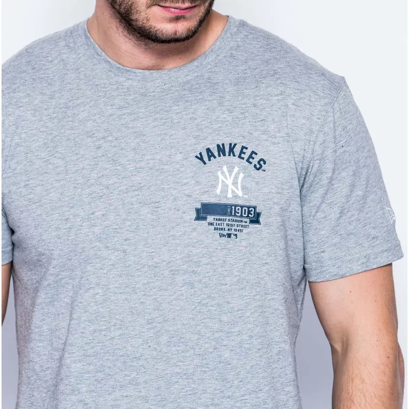 tricka-kratky-rukav-siva-badge-new-york-yankees-mlb-new-era