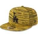 gelbe-snapback-cap-mit-flachem-schirm-und-schwarzem-logo-9fifty-engineered-fit-der-los-angeles-dodgers-mlb-von-new-era