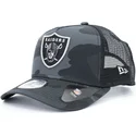 schwarze-camouflage-trucker-kappe-essential-camo-a-frame-der-las-vegas-raiders-nfl-von-new-era