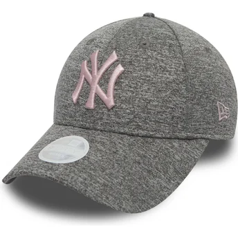 graue-verstellbare-curved-cap-mit-rosa-logo-9forty-tech-jersey-der-new-york-yankees-mlb-von-new-era