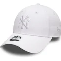 weisse-verstellbare-curved-cap-mit-weissem-logo-9forty-league-essential-der-new-york-yankees-mlb-von-new-era