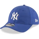 verstellbare-blaue-gebogene-kappe-9twenty-nylon-packable-der-new-york-yankees-mlb-von-new-era