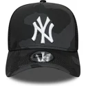 siltovka-zaoblena-kamuflaz-snapback-essential-camo-a-frame-new-york-yankees-mlb-new-era