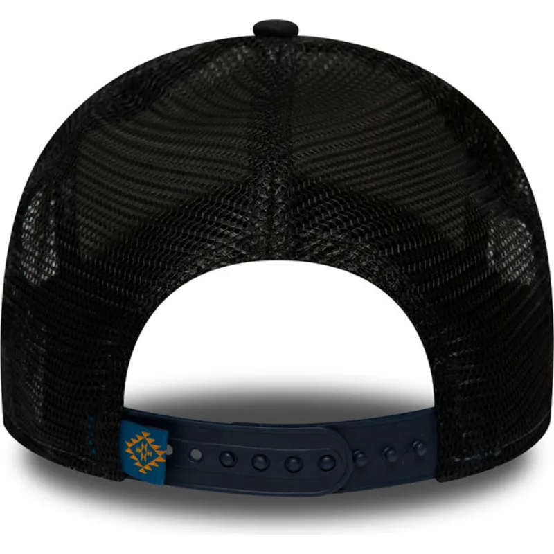 siltovka-zaoblena-tmavomodra-snapback-bear-tattoo-pack-a-frame-new-era