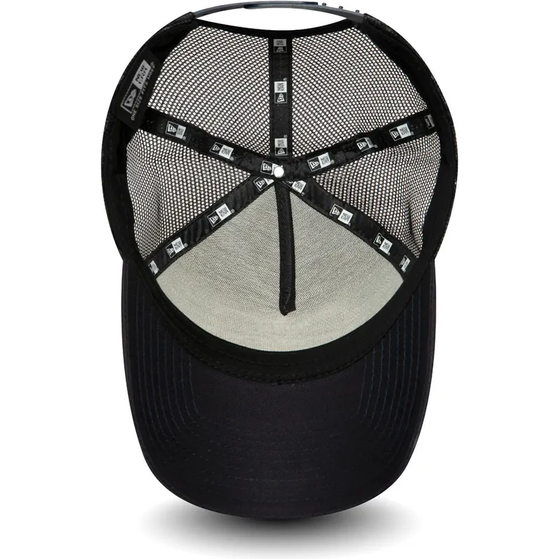 siltovka-zaoblena-tmavomodra-snapback-bear-tattoo-pack-a-frame-new-era