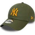 grune-verstellbare-kappe-mit-gebogenem-schirm-und-orangefarbenem-logo-9forty-league-essential-der-new-york-yankees-mlb-von-new-e