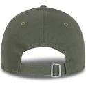 grune-verstellbare-kappe-mit-gebogenem-schirm-und-rotem-logo-9forty-league-essential-der-new-york-yankees-mlb-von-new-era