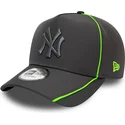 siltovka-zaoblena-siva-snapback-feather-pipe-a-frame-new-york-yankees-mlb-new-era