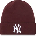 new-era-new-york-yankees-mlb-league-essential-cuff-beanie-in-granatrot