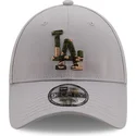 verstellbare-graue-9forty-kappe-mit-gebogenem-schirm-und-camo-infill-der-los-angeles-dodgers-mlb-von-new-era