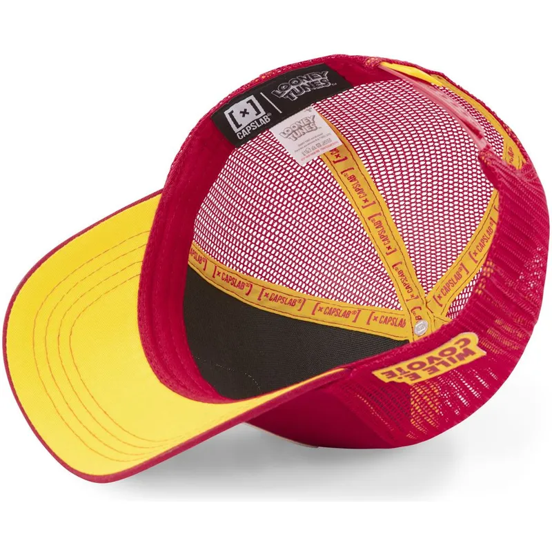 cap-zaoblena-red-snapback-coyote-looney-tunes-capslab cap-zaoblena-red-snapback-coyote-looney-tunes-capslab