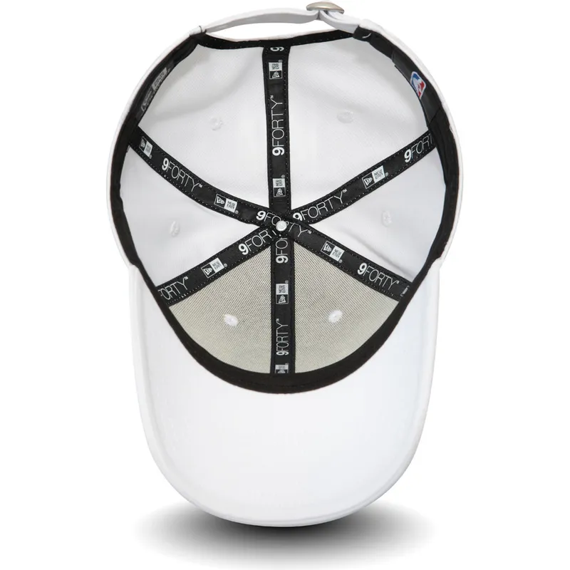 siltovka-zaoblena-biely-nastavitelny-9forty-shadow-tech-boston-celtics-nba-new-era siltovka-zaoblena-biely-nastavitelny-9forty-shadow-tech-boston-celtics-nba-new-era