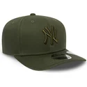 siltovka-zaoblena-zelena-snapback-9fifty-stretch-snap-league-essential-new-york-yankees-mlb-new-era