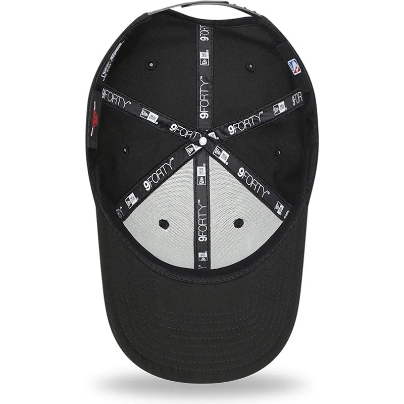 siltovka-zaoblena-cierna-snapback-9forty-black-base-chicago-bulls-nba-new-era