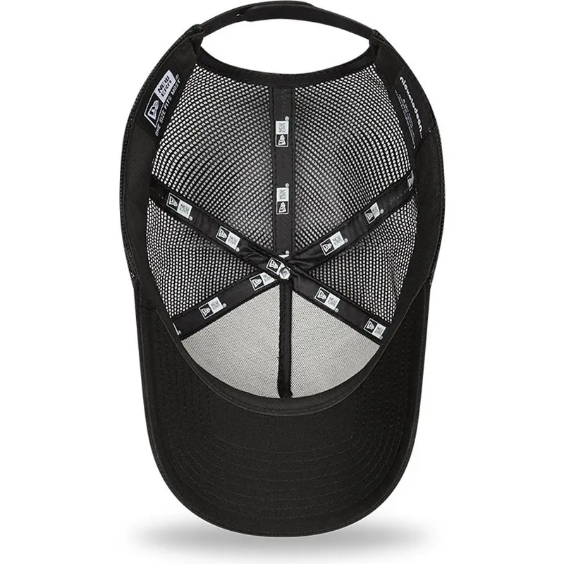 siltovka-zaoblena-cierna-snapback-a-frame-sporty-spongebob-new-era