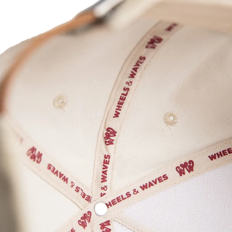 cap-zaoblena-beige-adjustable-strap-wheels-and-waves
