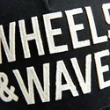 cap-zaoblena-black-snapback-wheels-and-waves