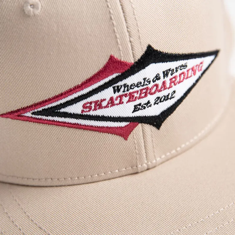 cap-rovna-beige-snapback-wheels-and-waves