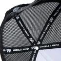weisse-und-schwarze-trucker-kappe-nuts-bw-ww26-von-wheels-and-waves