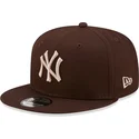 siltovka-rovna-hneda-snapback-9fifty-league-essential-new-york-yankees-mlb-new-era