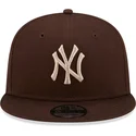 siltovka-rovna-hneda-snapback-9fifty-league-essential-new-york-yankees-mlb-new-era