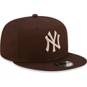 siltovka-rovna-hneda-snapback-9fifty-league-essential-new-york-yankees-mlb-new-era
