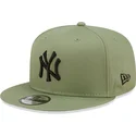 siltovka-rovna-zelena-snapback-9fifty-league-essential-new-york-yankees-mlb-new-era