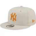 siltovka-rovna-bezova-snapback-9fifty-league-essential-new-york-yankees-mlb-new-era