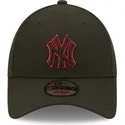 siltovka-zaoblena-cierna-snapback-9forty-neon-pack-repreve-new-york-yankees-mlb-new-era