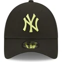 schwarze-verstellbare-curved-cap-mit-grunem-logo-9forty-league-essential-der-new-york-yankees-mlb-von-new-era