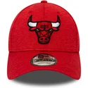 verstellbare-rote-9forty-shadow-tech-kappe-mit-gebogenem-schirm-der-chicago-bulls-nba-von-new-era