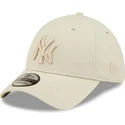 beige-gebogene-verstellbare-kappe-mit-beigem-logo-39thirty-league-essential-der-new-york-yankees-mlb-von-new-era