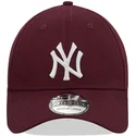 cap-zaoblena-red-ajustada-granate-39thirty-league-essential-new-york-yankees-mlb-new-era