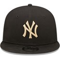 new-era-flat-brim-9fifty-league-essential-new-york-yankees-mlb-black-snapback-cap-with-beige-logo