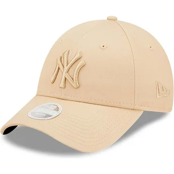 New Era Curved Brim Women 9FORTY League Essential New York Yankees MLB Beige Adjustable Cap with Beige Logo