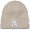 ciapka-bezova-cuff-league-essential-new-york-yankees-mlb-new-era