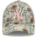 cap-zaoblena-beige-adjustable-strap-9forty-all-over-print-floral-new-york-yankees-mlb-new-era