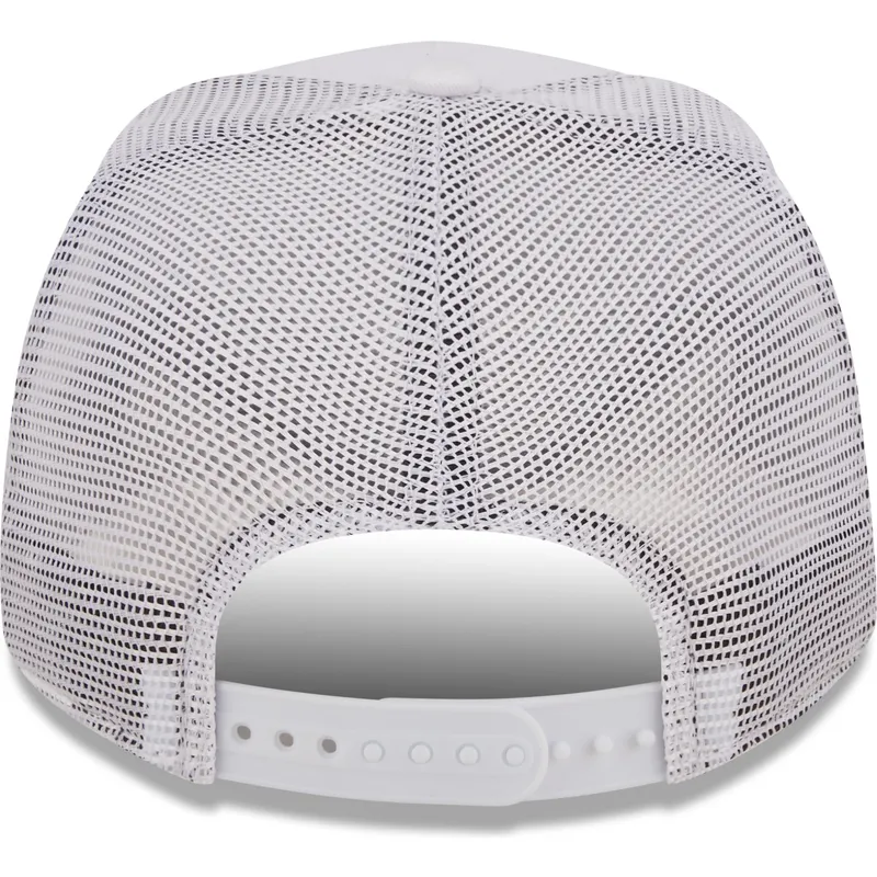 siltovka-zaoblena-biely-snapback-a-frame-spongebob-new-era