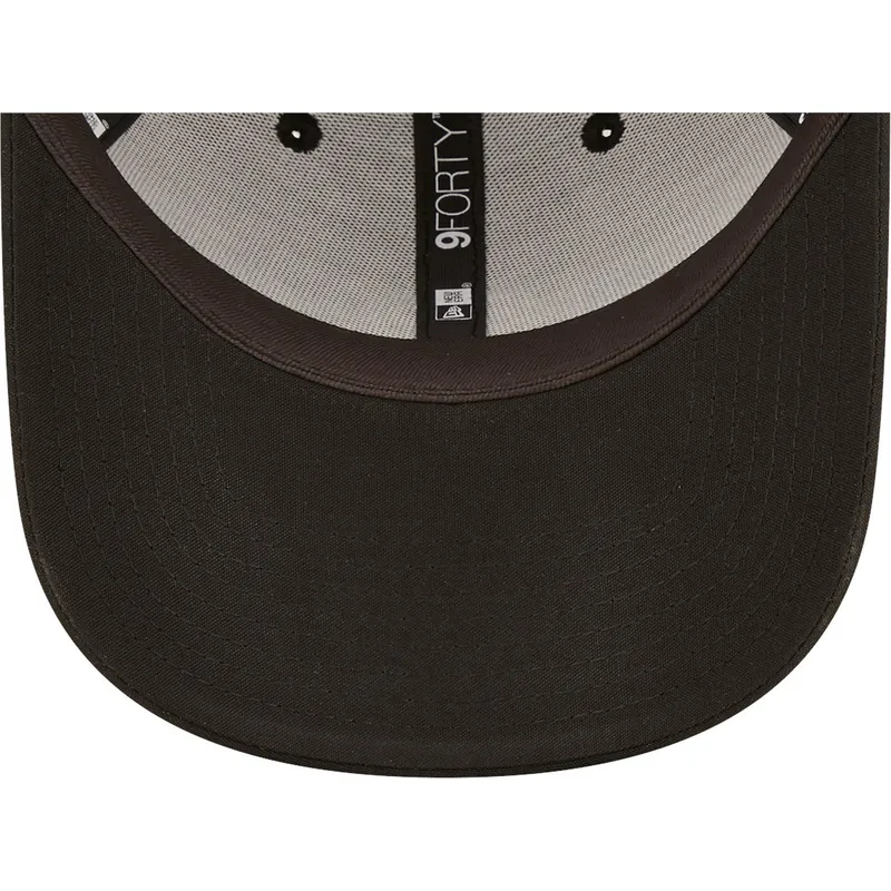 cap-zaoblena-black-adjustable-strap-9forty-new-era