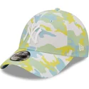 cap-zaoblena-green-adjustable-strap-9forty-all-over-print-seasonal-new-york-yankees-mlb-new-era