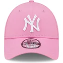 new-era-9forty-league-essential-verstellbare-rosa-kappe-mit-gebogenem-schirm-und-weissem-logo-der-new-york-yankees-mlb