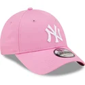 new-era-9forty-league-essential-verstellbare-rosa-kappe-mit-gebogenem-schirm-und-weissem-logo-der-new-york-yankees-mlb