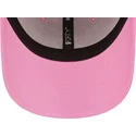 new-era-9forty-league-essential-verstellbare-rosa-kappe-mit-gebogenem-schirm-und-weissem-logo-der-new-york-yankees-mlb