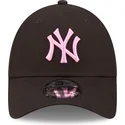 siltovka-zaoblena-cierna-nastavitelny-rosa-9forty-league-essential-new-york-yankees-mlb-new-era