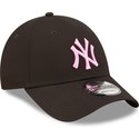 new-era-curved-brim-pink-logo-9forty-league-essential-new-york-yankees-mlb-black-adjustable-cap