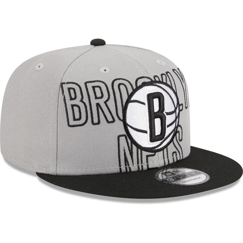 graue-und-schwarze-flache-snapback-kappe-9fifty-draft-edition-2023-von-brooklyn-nets-nba-von-new-era